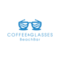 логотип Кофе и очки на пляже